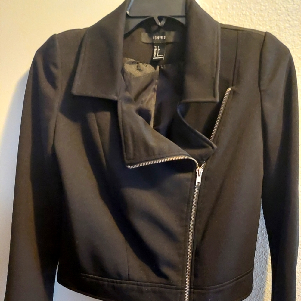 Forever 21, Teens/Women's Black Jacket with Zipper, sz Small $11